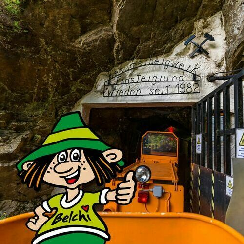 Belchi in der Grubenbahn vor der Einfahrt ins Besucherbergwerk Finstergrund