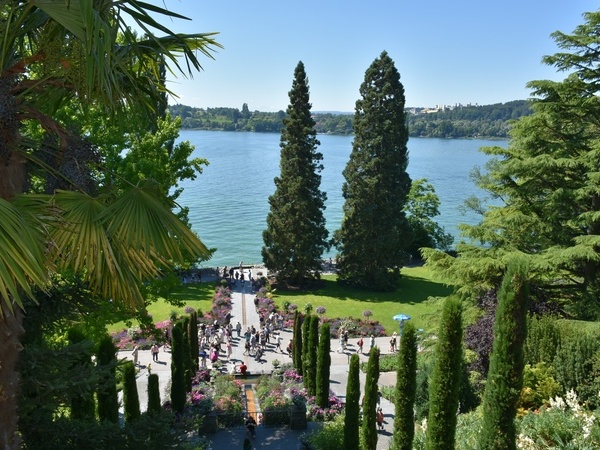 Blick auf den Bodensee und die Insel Mainau