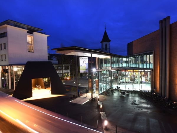 Der Burghof und das Dreil�ndermuseum, � Juri Junkov 