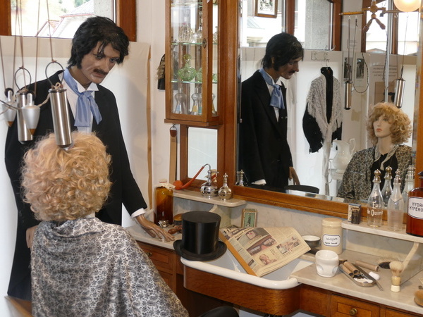 Ausstellung zur Dauerwelle im Nessler-Museum