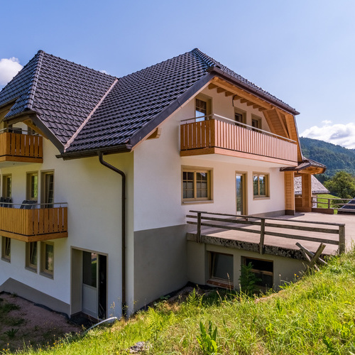 Au&szlig;enansicht des Anbaus mit den Ferienwohnungen - 