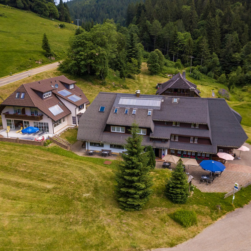 Au&szlig;enansicht des Schwarzwaldhotels und Restaurant Belchen-Multen - 