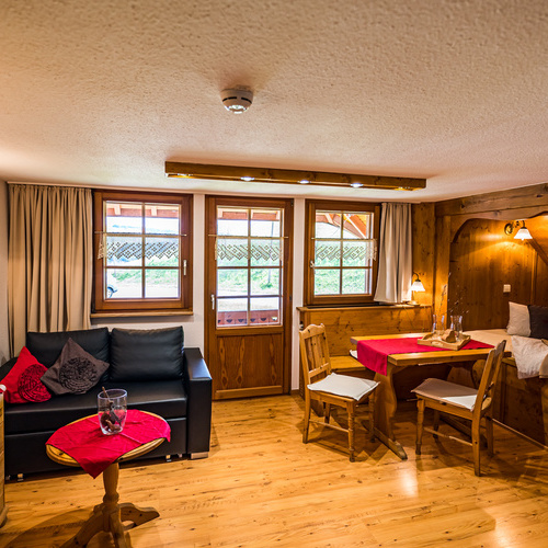 Ferienwohnung Kornblume f&uuml;r 1 - 2 Personen - gem&uuml;tlich & kuschelig.Auf kleinem Raum alles da. &Uuml;berdachter Balkon. Auch als Einzelzimmer inkl. Service buchbar.