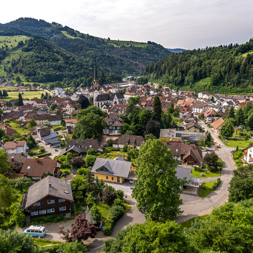 Blick auf Sch&ouml;nau im Schwarzwald  - 