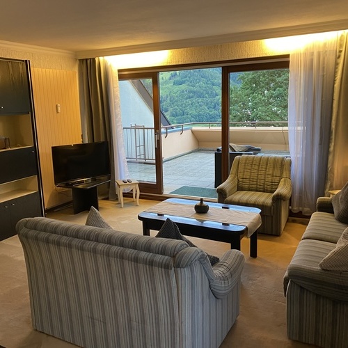 Wohnzimmer mit Sitzecke  - 